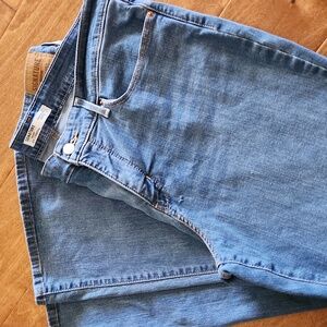 Levi's denim totally shaping Signature boot cut ladies jeans 34x28 18s